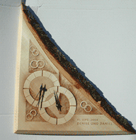 Geschnitzte Uhr