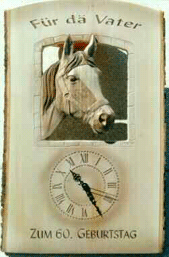 Geschnitzte Uhr