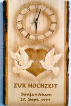 Geschnitzte Uhr