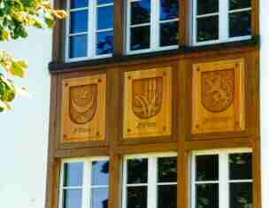 Wappen auf Fassade